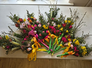 Warsztaty z robienia palmy wielkanocnej