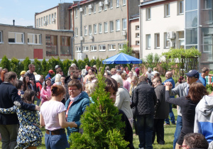 Duża grupa dorosłych osób